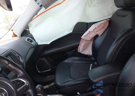 2018 Jeep Compass Latitude 4X4 from USA, damaged, VIN 3C4NJDBB3JT115429